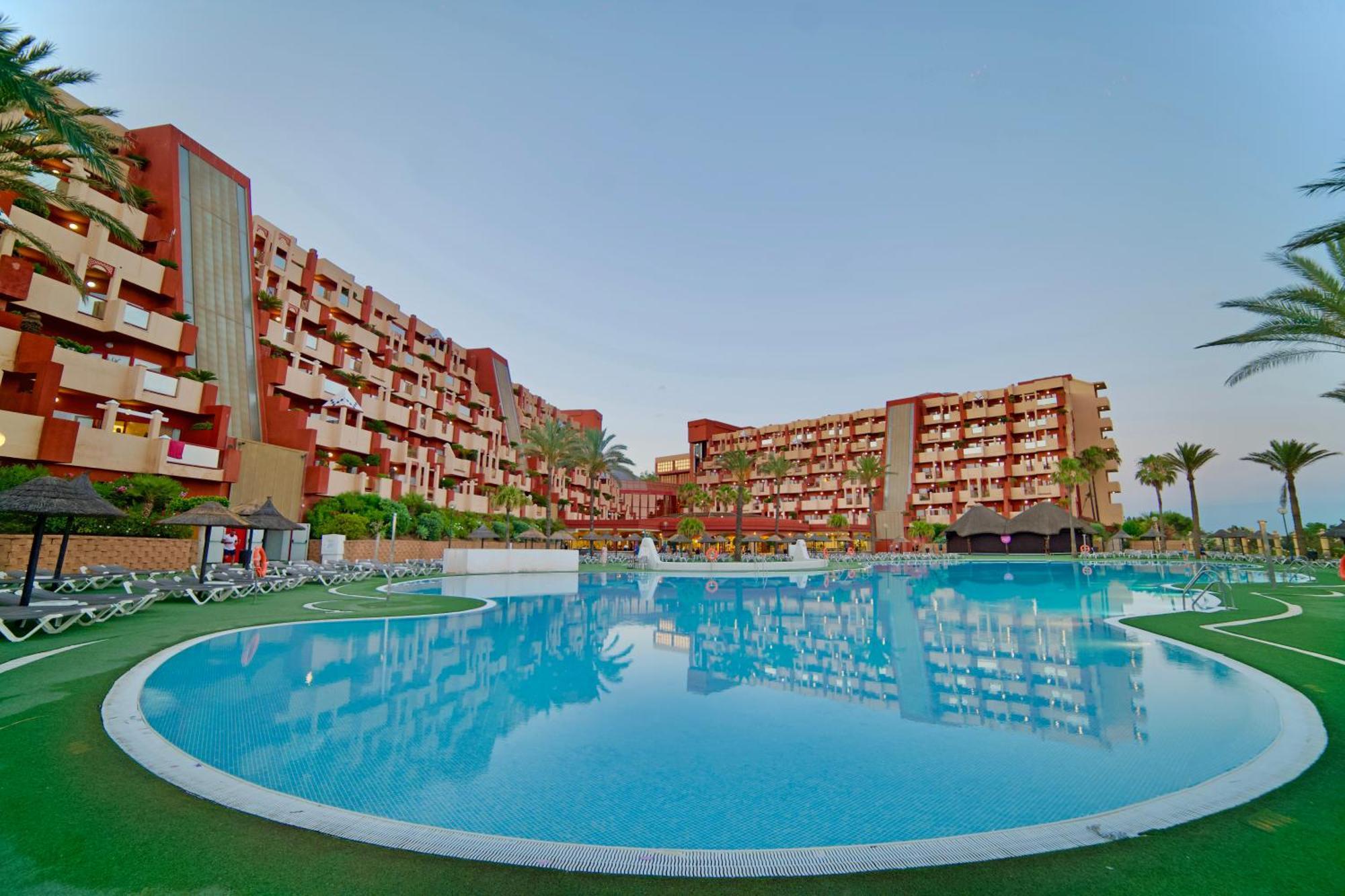 Holiday World Resort Benalmádena Kültér fotó