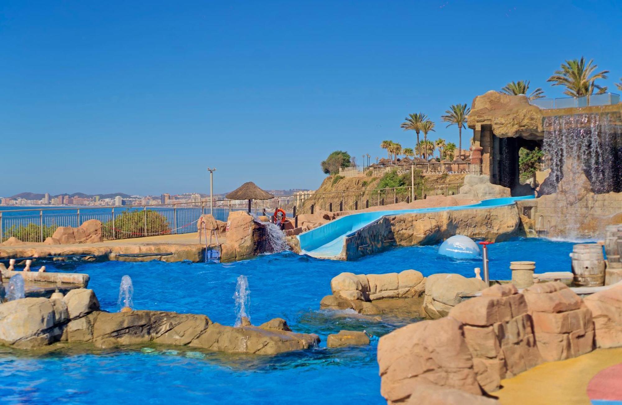 Holiday World Resort Benalmádena Kültér fotó