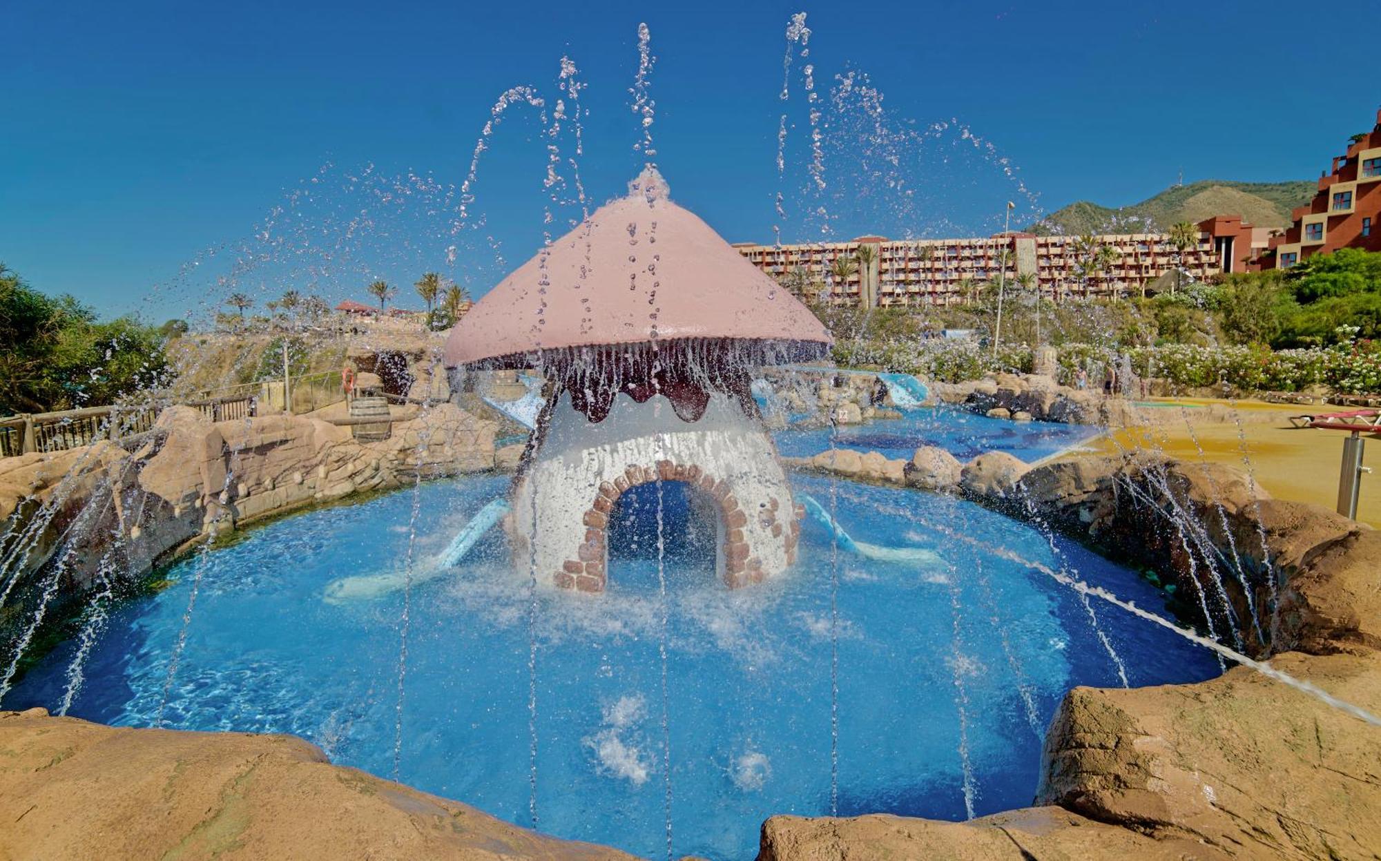 Holiday World Resort Benalmádena Kültér fotó